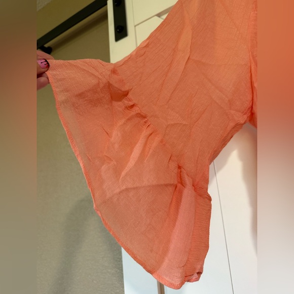 Flowy Coral Blouse - Picture 2 of 4